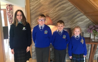 Témoignage d'Ema en scolarité en Irlande Ema avec ses frères et sœur d'accueil en Irlande