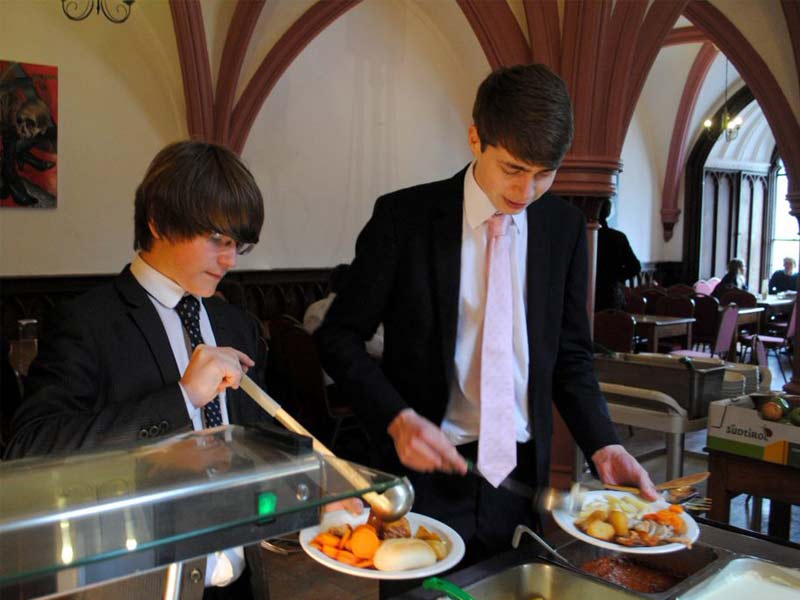 high-school-meals800x600 cantine high school UK