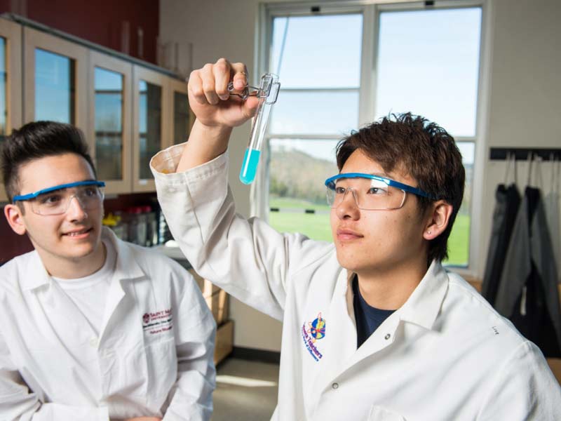 high-school-usa-class800x600 cours de science high school USA