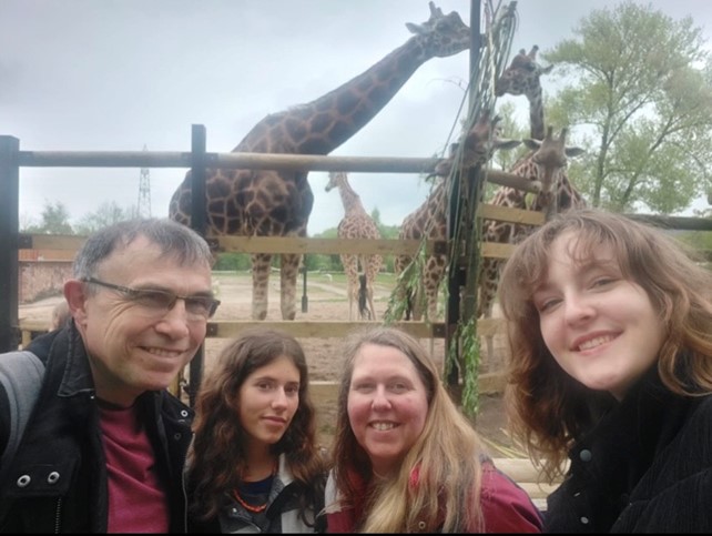 Témoignage de Marie - Scolarité en Angleterre marie et sa famille d'accueil au zoo scolarite angleterre