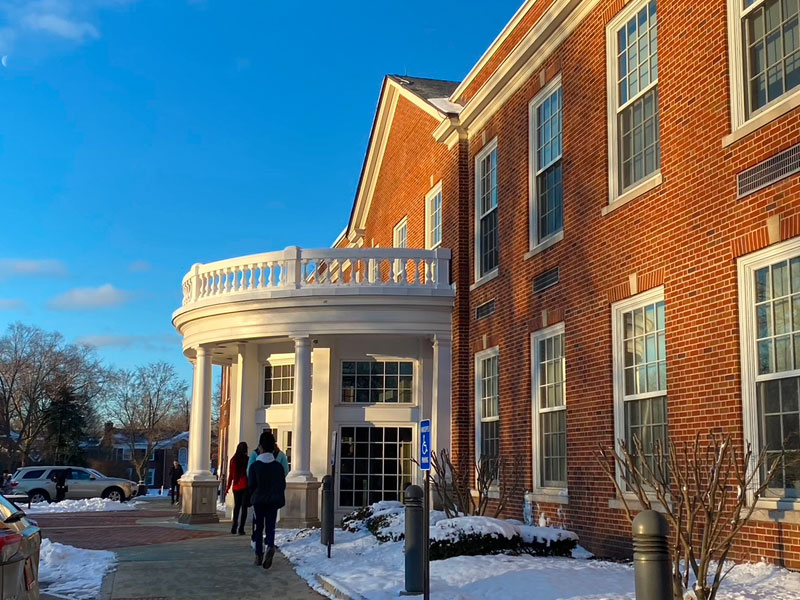 High School sous la neige aux États-unis