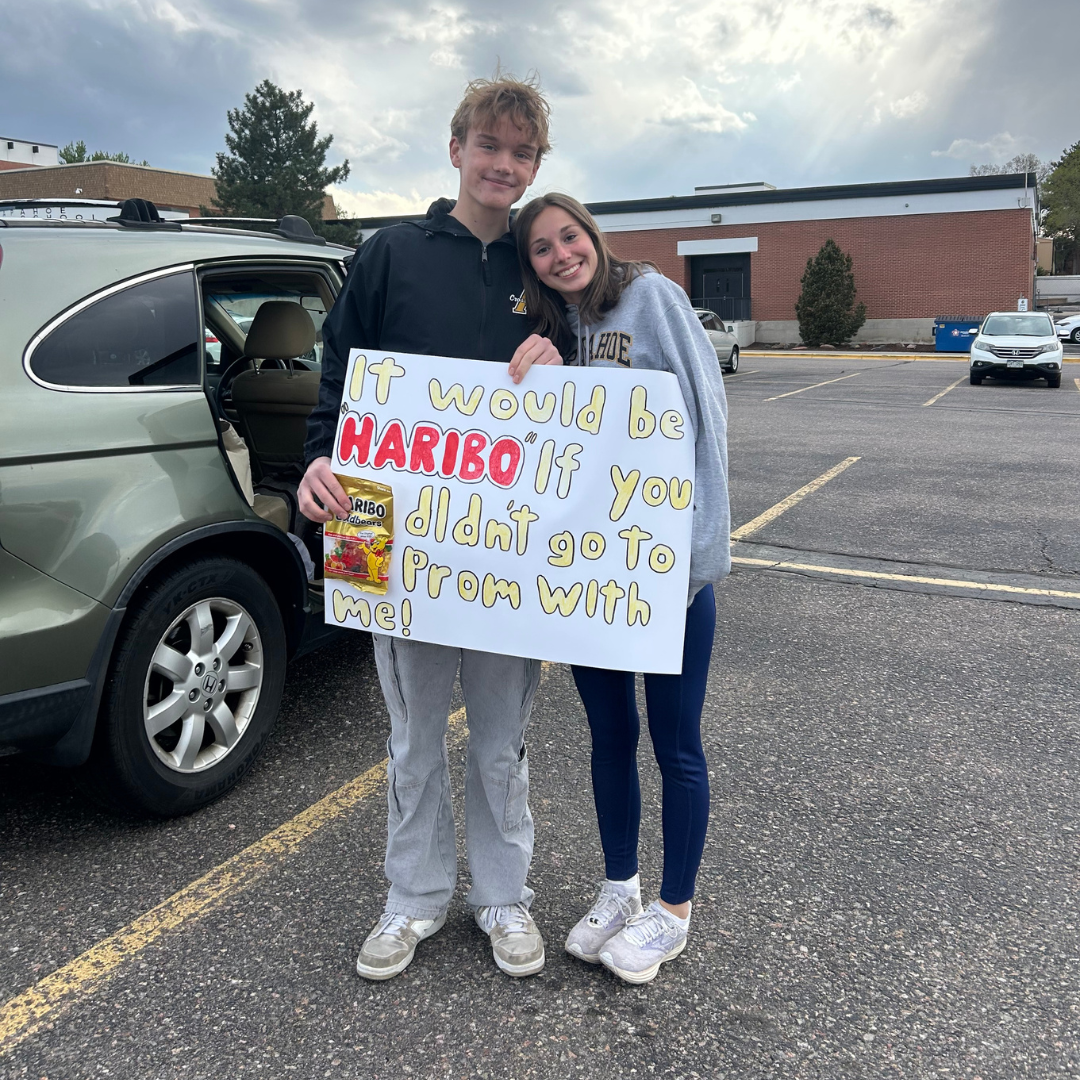 Témoignage de Lucie - scolarité aux États-Unis Haribo prom proposal sign