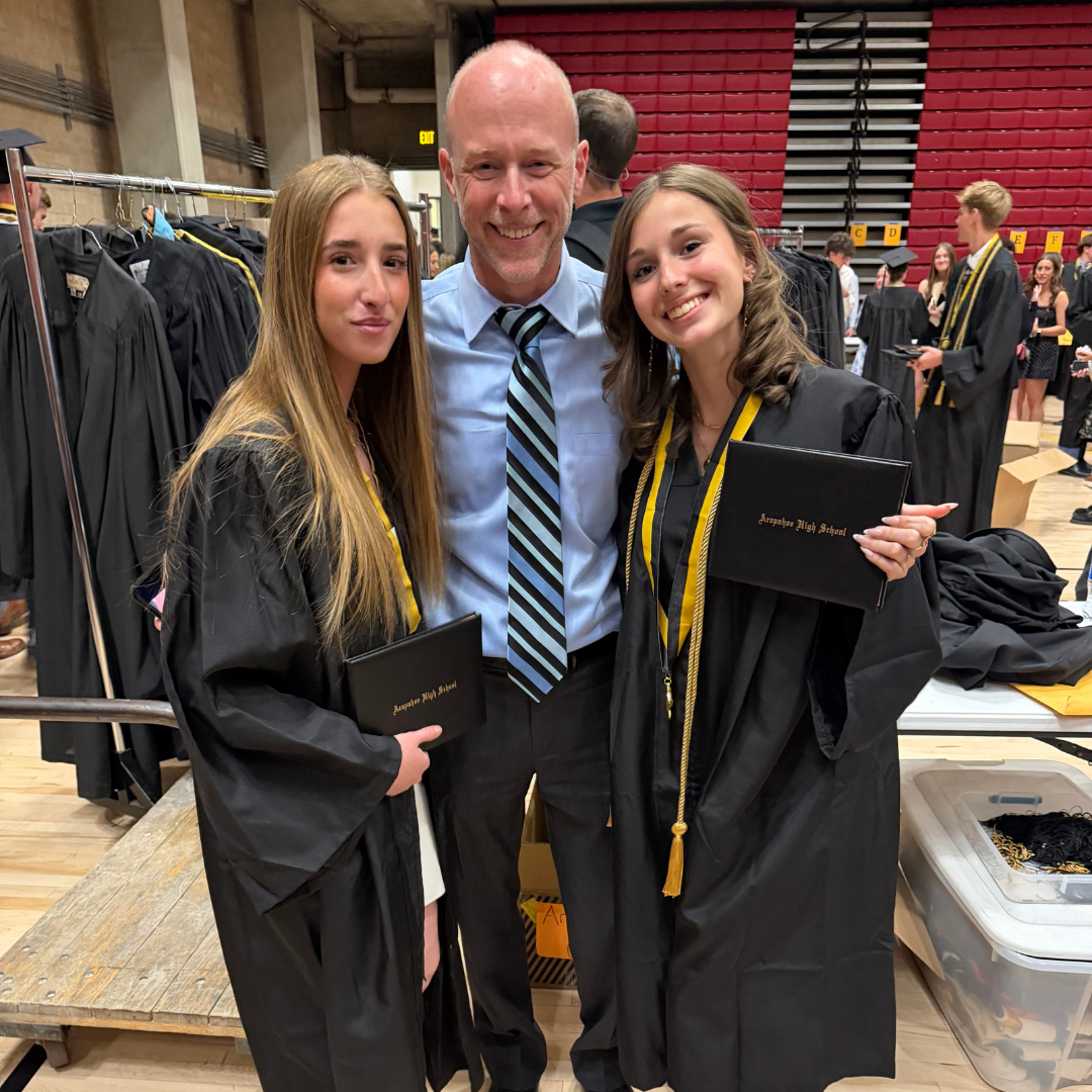 Témoignage de Lucie - scolarité aux États-Unis Graduation with diplomas and gowns