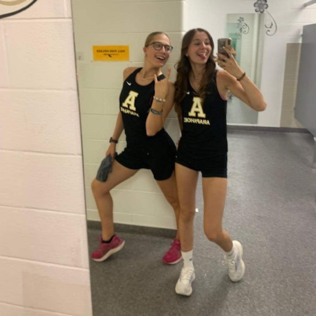 Témoignage de Lucie - scolarité aux États-Unis Deux athlètes posent joyeusement