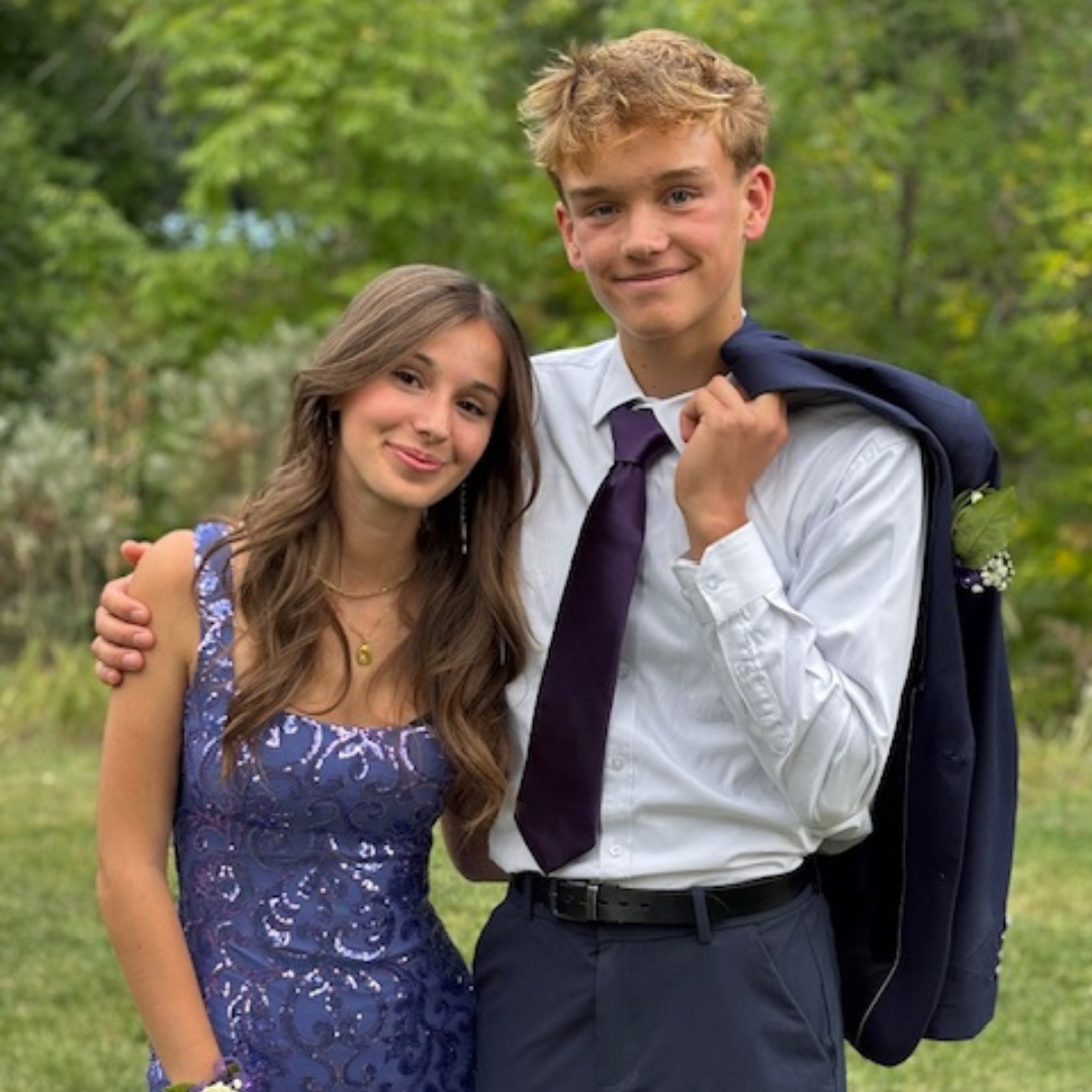 Témoignage de Lucie - scolarité aux États-Unis Couple en tenue de soirée