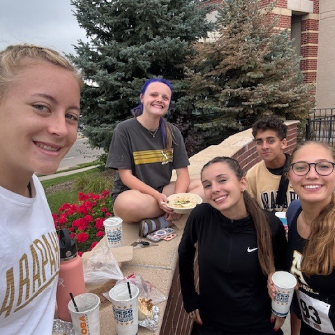 Témoignage de Lucie - scolarité aux États-Unis Jeunes filles entrain de manger
