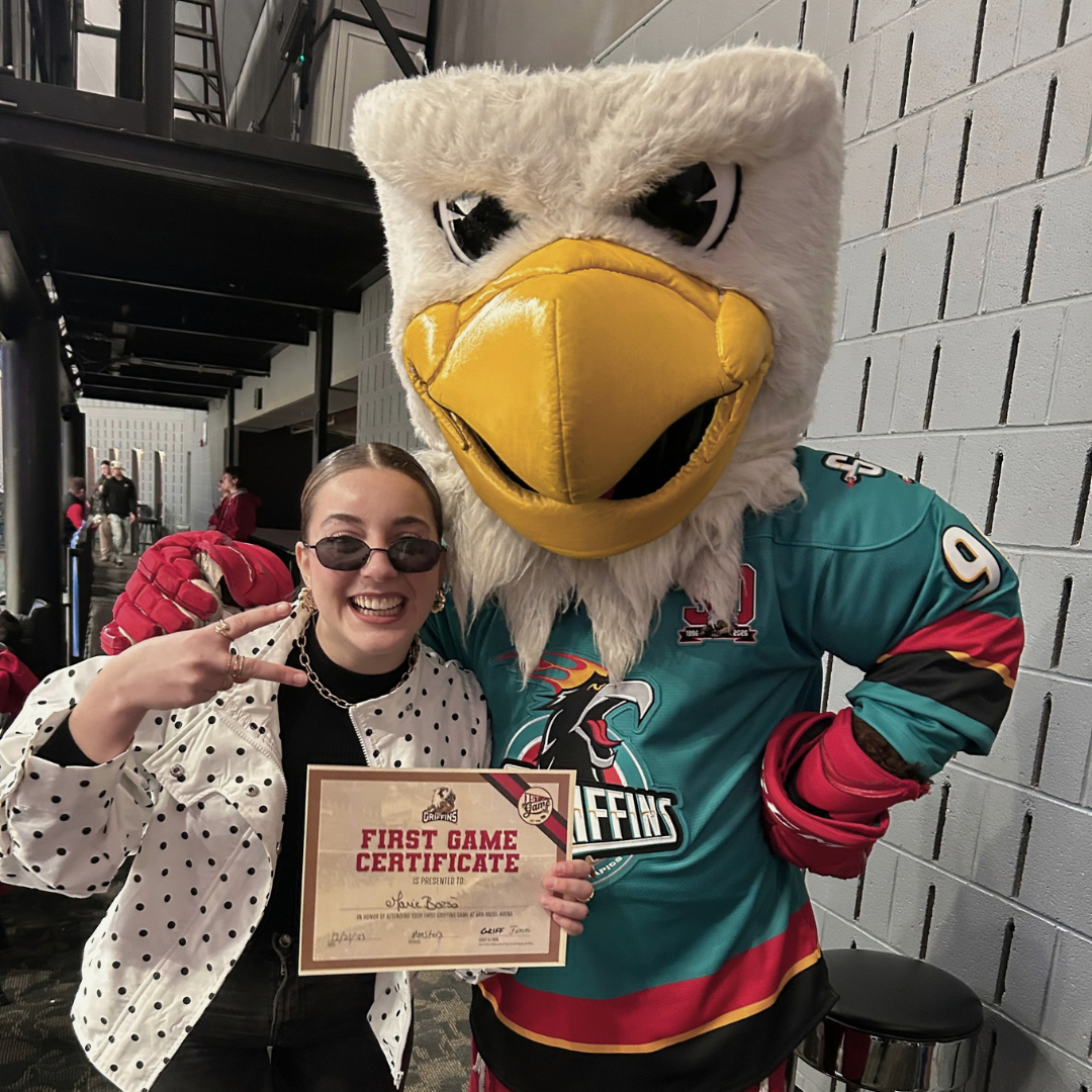 Témoignage de Marie Bozso - 1 an aux États-Unis Photo avec la mascotte-MarieBozso